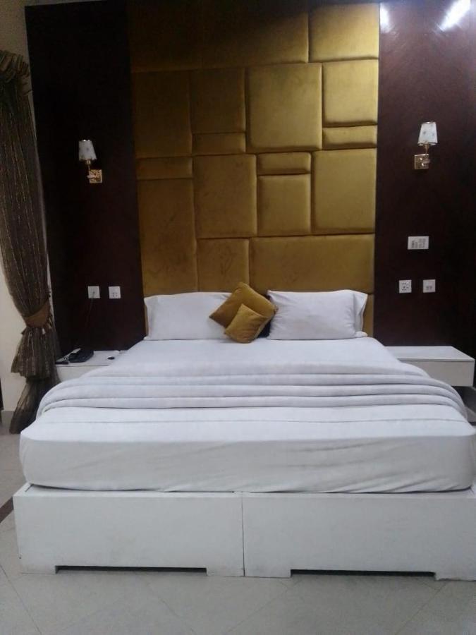 Hotel Pak Continental Multan Zewnętrze zdjęcie