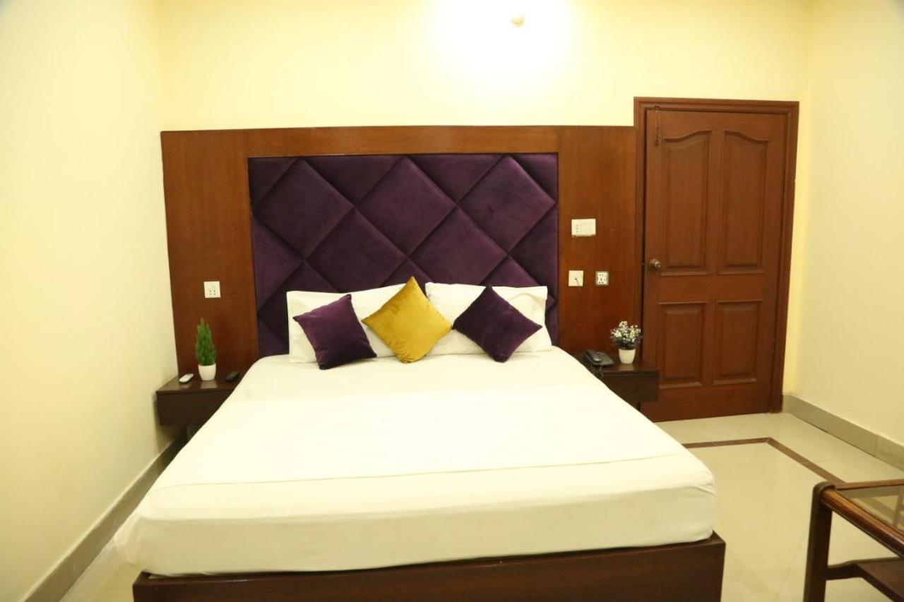 Hotel Pak Continental Multan Zewnętrze zdjęcie