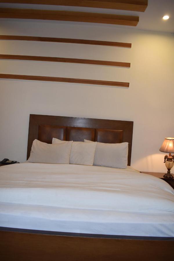 Hotel Pak Continental Multan Zewnętrze zdjęcie