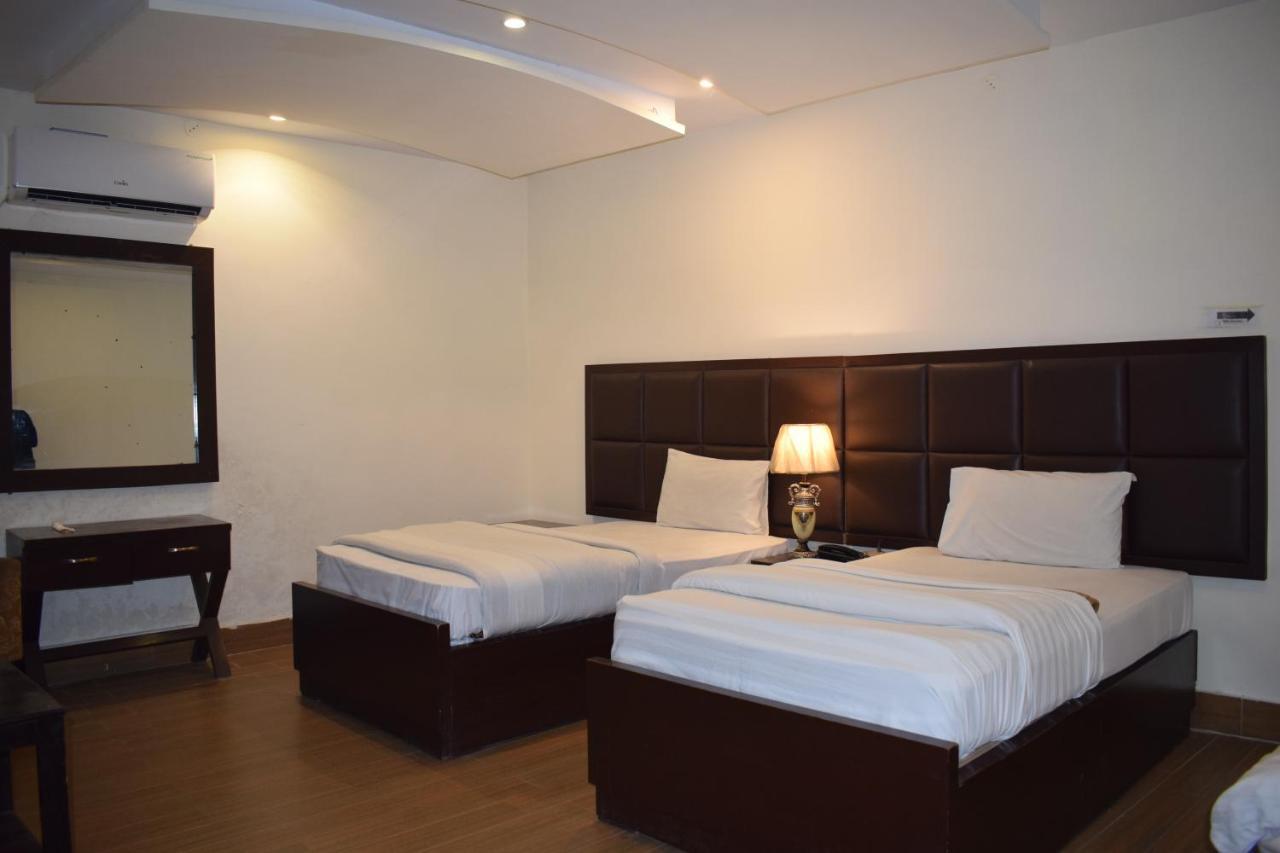Hotel Pak Continental Multan Zewnętrze zdjęcie