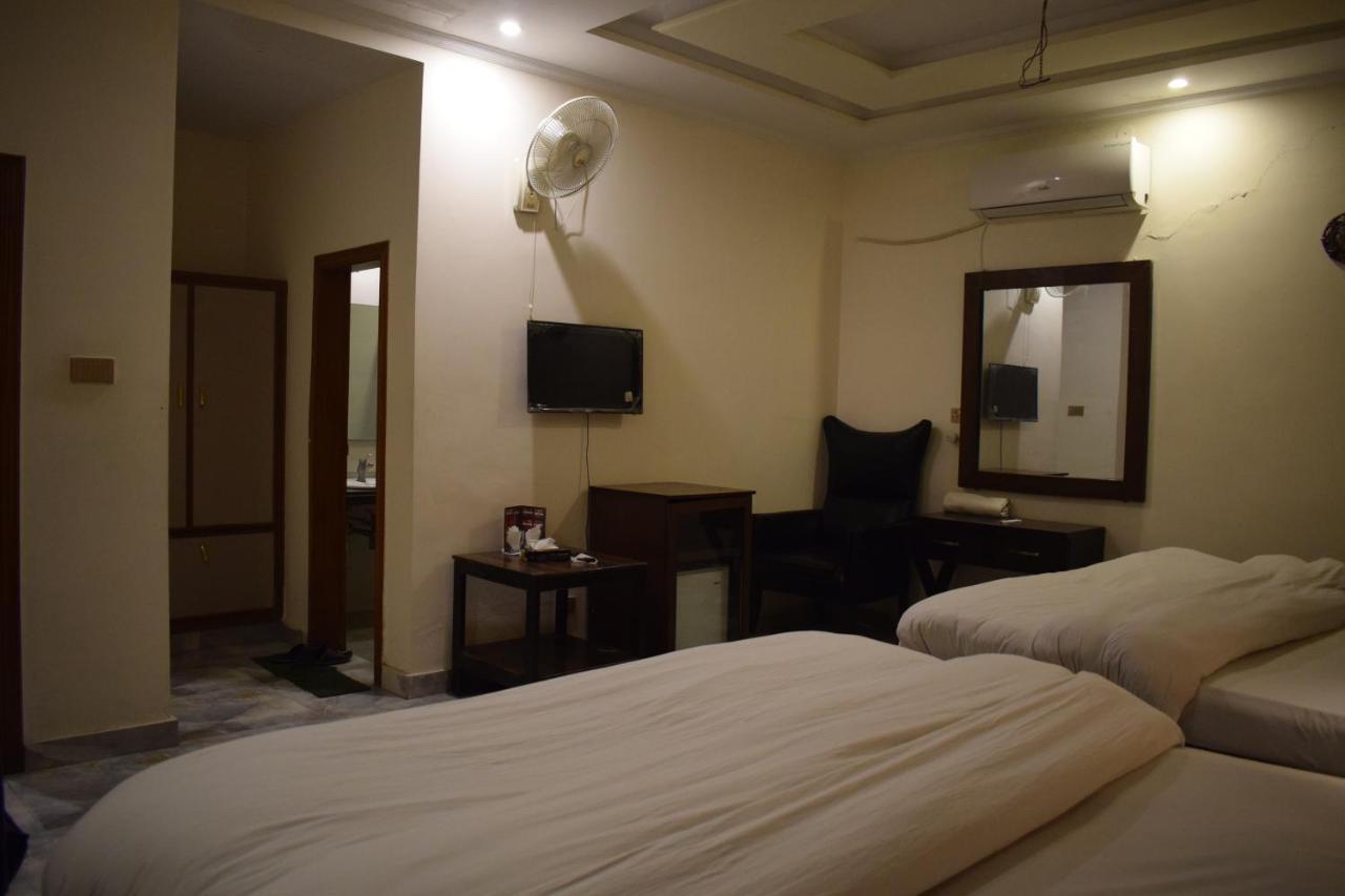 Hotel Pak Continental Multan Zewnętrze zdjęcie