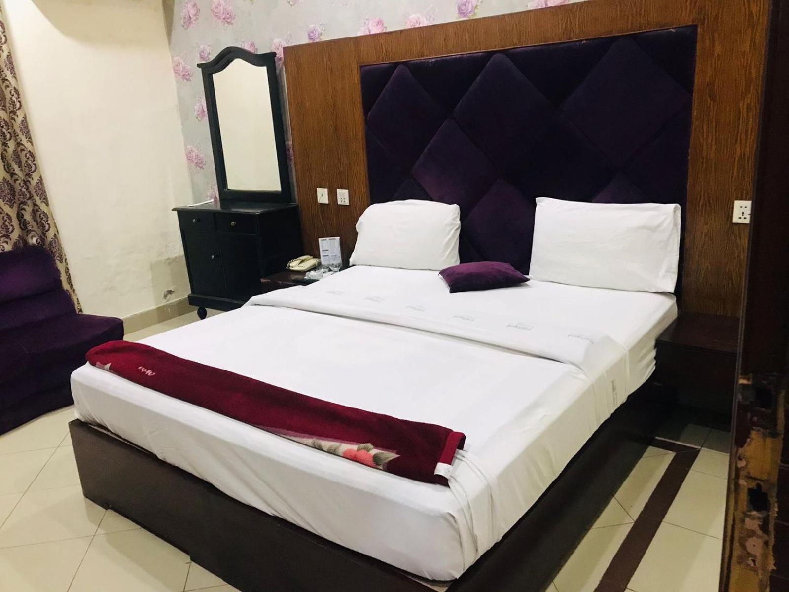 Hotel Pak Continental Multan Zewnętrze zdjęcie