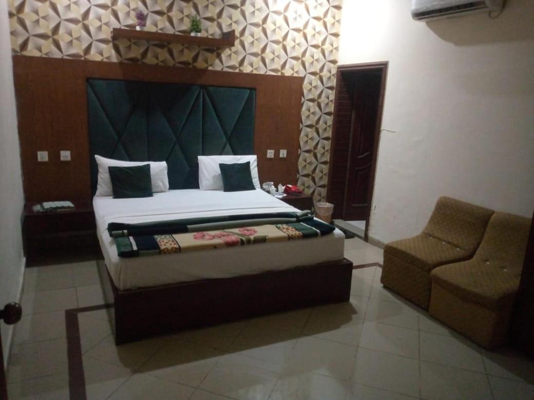 Hotel Pak Continental Multan Zewnętrze zdjęcie