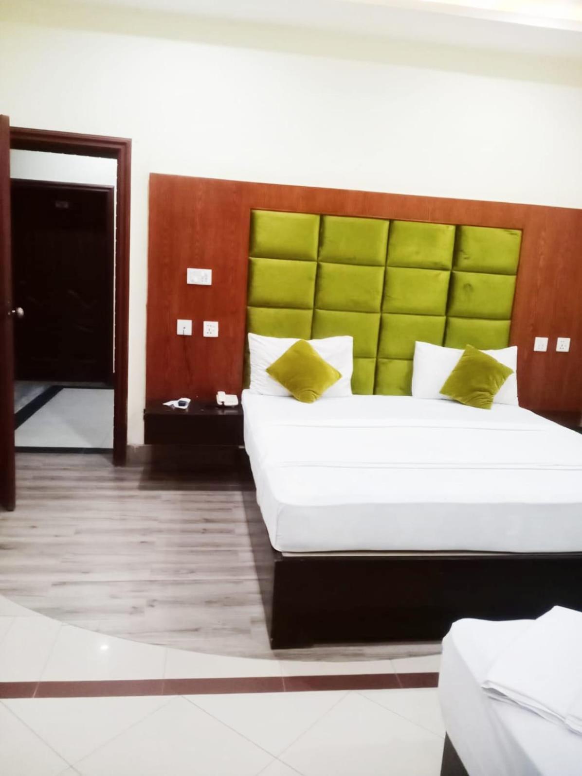 Hotel Pak Continental Multan Zewnętrze zdjęcie