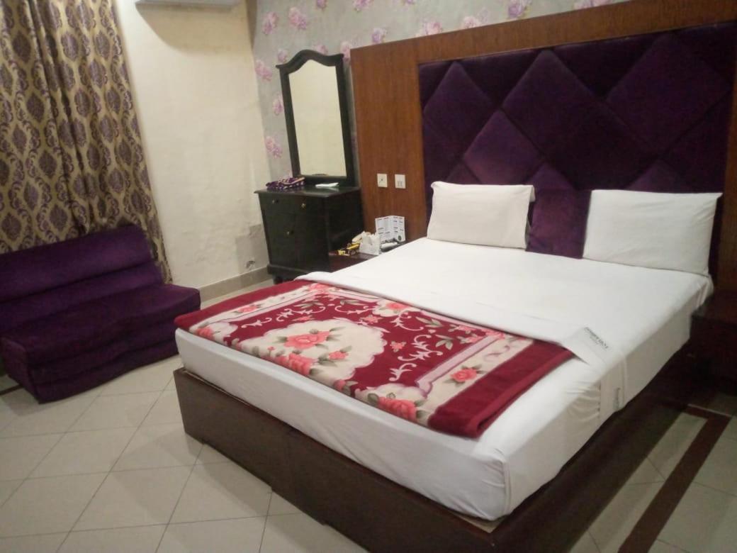 Hotel Pak Continental Multan Zewnętrze zdjęcie