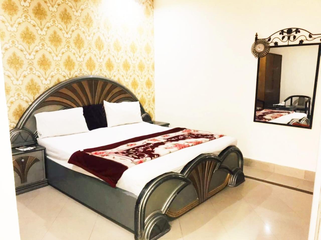 Hotel Pak Continental Multan Zewnętrze zdjęcie