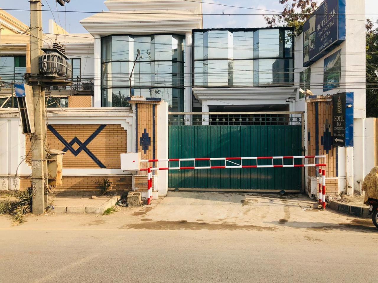 Hotel Pak Continental Multan Zewnętrze zdjęcie