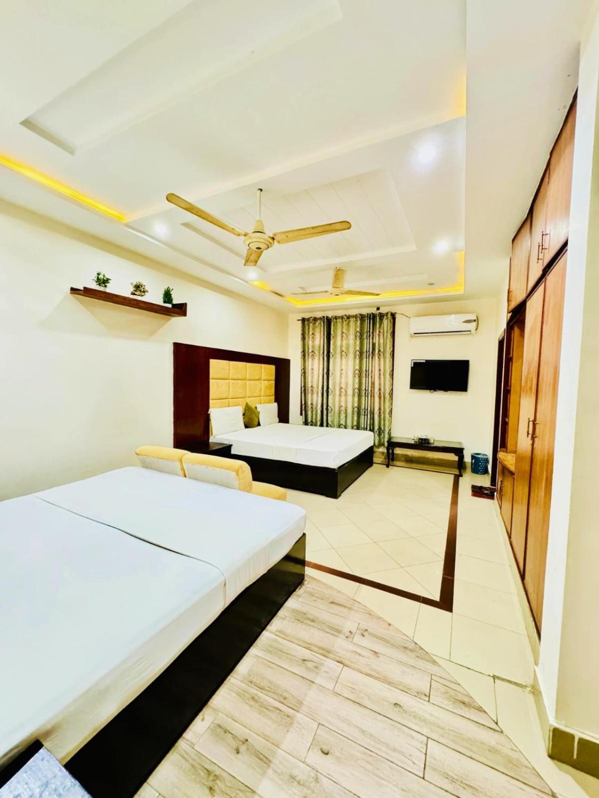 Hotel Pak Continental Multan Zewnętrze zdjęcie