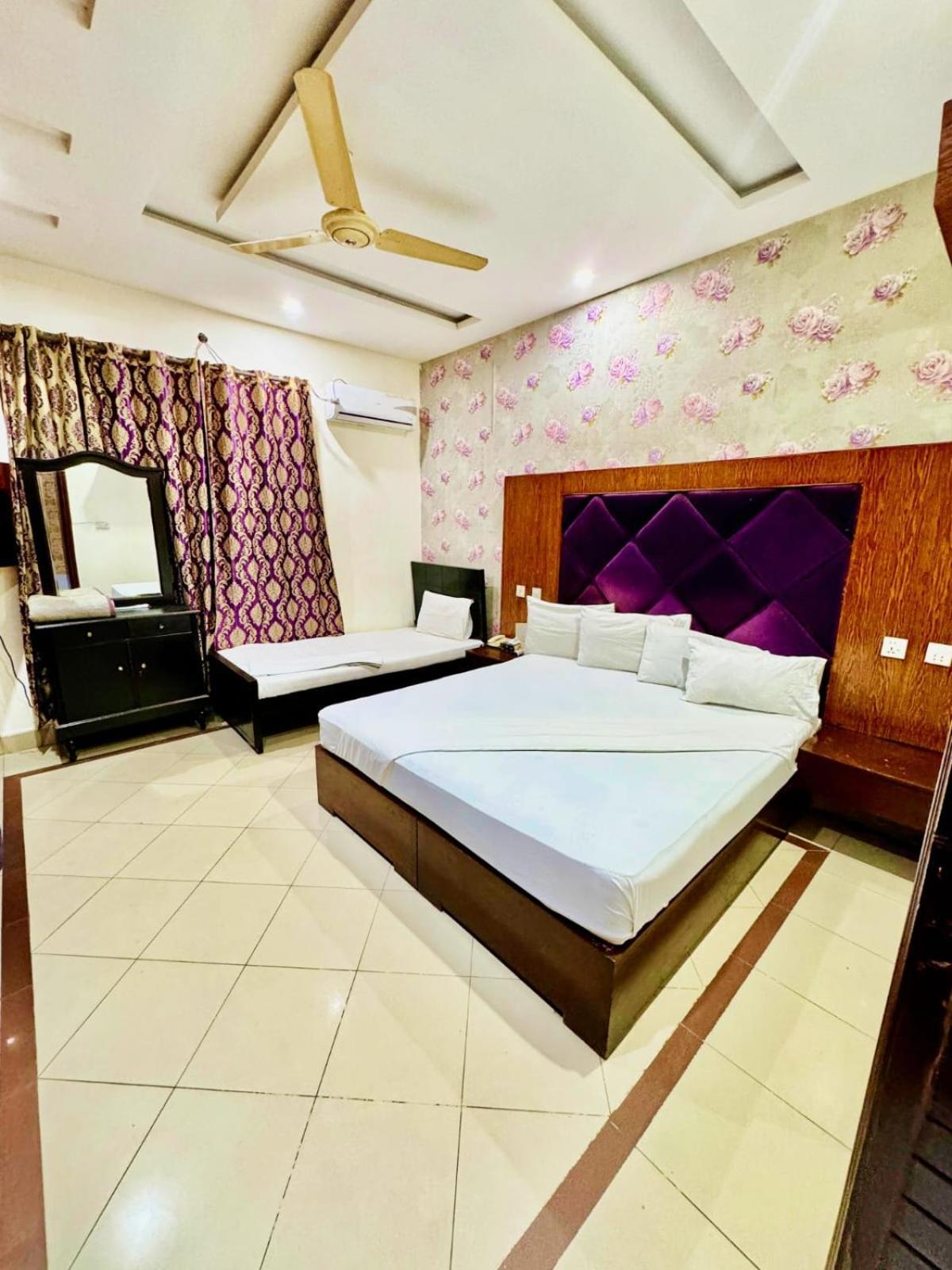 Hotel Pak Continental Multan Zewnętrze zdjęcie