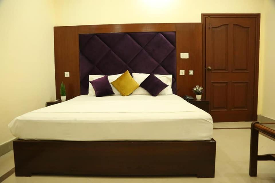 Hotel Pak Continental Multan Zewnętrze zdjęcie