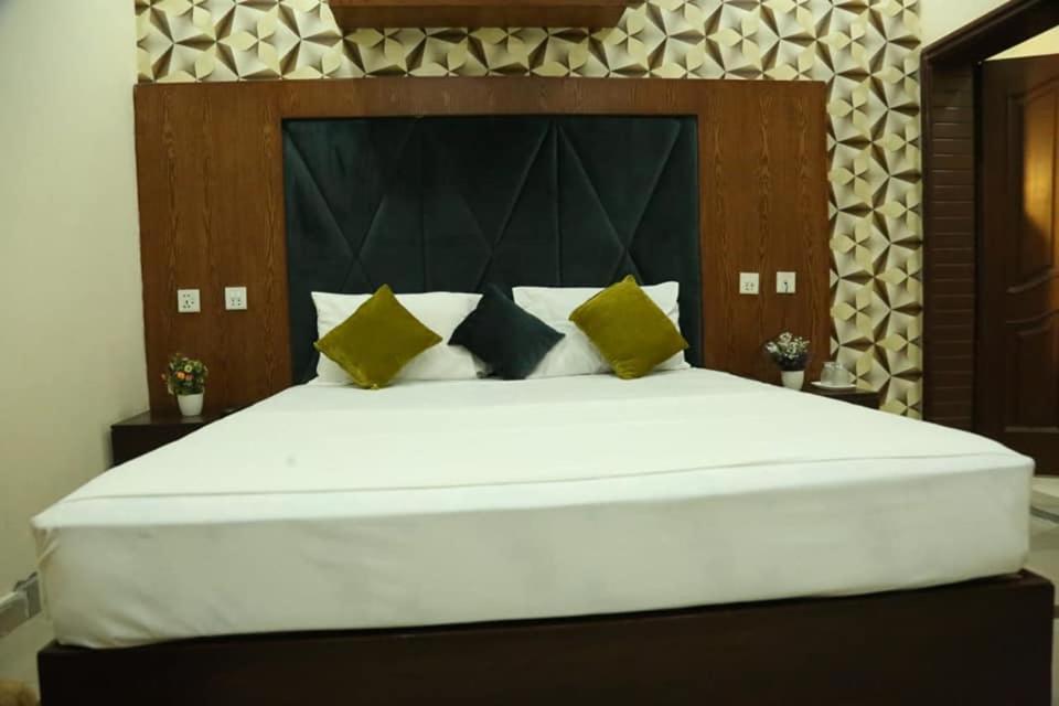 Hotel Pak Continental Multan Zewnętrze zdjęcie